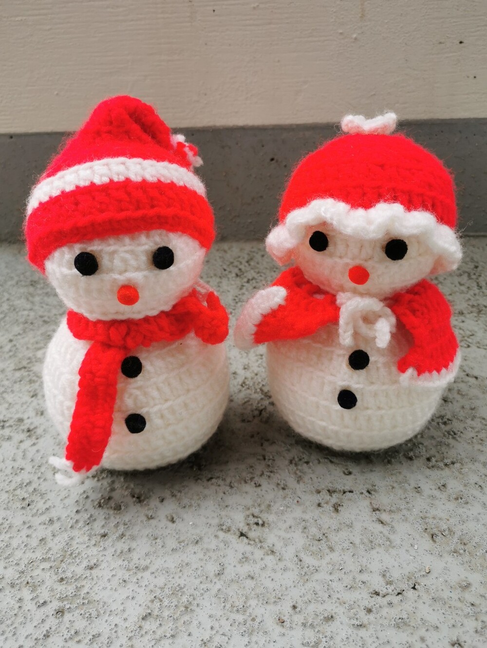 Vintage Crochet Snowman Couple Plush Figures Red White Holiday Decor Pair 9”